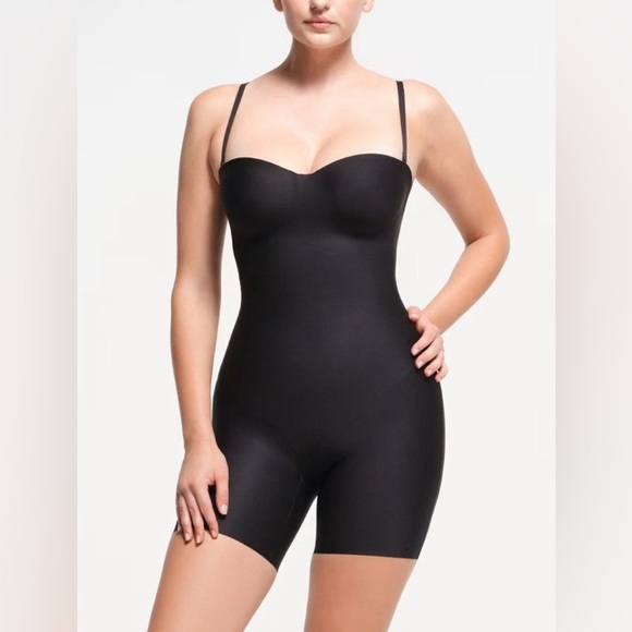 SKIMS Body Contour Underwire Mid Thigh Bodysuit M - Picture 2 of 8